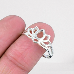 Bague de déclaration simple en argent 925 avec pierres précieuses bijoux de bande Kont minimalistes pour les filles pour les occasions de fête - Product Image 1