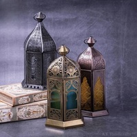 Lanternes à bougies marocaines en métal 2027, dernières tendances, avec verre coloré pour la table et la décoration suspendue du Ramadan