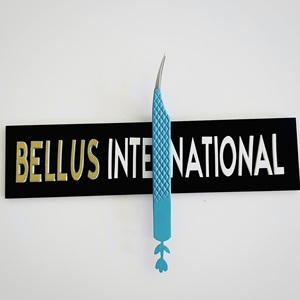 Pinzas de pestañas con punta de fibra de diseño floral, pinzas finas y rectas para botas delgadas, herramienta de extensión de pestañas de acero japonés con logotipo personalizado - Product Image 1