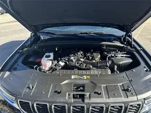 Jeep Grand Cherokee Limited 2024 - Product Image 3