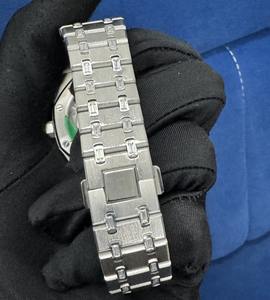 Montre-bracelet de luxe à mouvement à quartz en acier inoxydable avec cadran à index, verre et diamants moissanite taille baguette, style hip-hop - Product Image 4