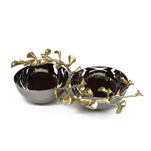 Cuencos de acero para servir con flores doradas, ensaladeras, fruteros para decoración del hogar y restaurante, disponibles a precios al por mayor - Product Image 1