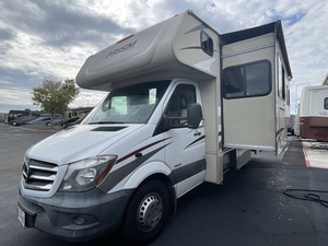 Vendeur vérifié pour C-o-a-c-h-m-e-n P-r-i-s-m 2200LE d'occasion de 2018, prêt pour le voyage - Product Image 3