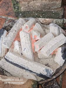 Briquettes de barbecue hexagonales en bois dur de qualité supérieure Sciure de bois nouvellement libérée Charbon de bois fabriqué à la machine 4-5 heures de temps de combustion 8000 calories - Product Image 6