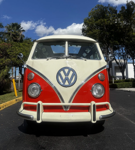 CONDUCCIÓN - VEHÍCULO USADO CON VOLANTE A LA IZQUIERDA |   Volante a la derecha |   1975 Volkswagen Tipo S2 Microbus Conversión de 23 Ventanas - Product Image 1