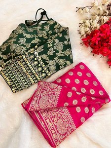 Banarasi Style Karva Chauth & Wedding Anniversary Special Digital Printed Long Length Saree con pieza de blusa de contraste para novia - Product Image 2