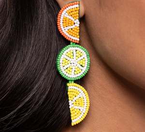 Pendientes de Perlas Multicolores con Diseño de Loro Hechos a Mano por Pyara Papiha, Joyería Festiva para Mujer al Mejor Precio - Product Image 6