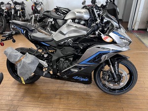 Motocicleta Eléctrica Deportiva Kawasaki Ninja ZX-25R - Product Image 3