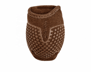Botas de Neopreno Marrón con Malla de Nailon para Caballos, con Correas Ajustables y Suela Hexagonal para Uso Ecuestre - Product Image 3