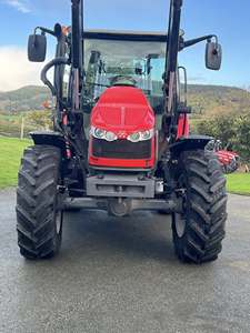Tractor Agrícola Usado Massey Ferguson 5711SL 2023, 4x4, con Cargador Frontal - Product Image 3
