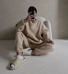 Conjunto de chándal de alta calidad de invierno para mujer, última tendencia de moda, chándales deportivos OEM con logotipo personalizado para mujer, chándales deportivos de 2 piezas para hombre - Product Image 2