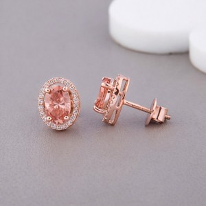 Pendientes de Diamante Rosa Ovalado Cultivado en Laboratorio con Certificado IGI, con Halo de Diamantes en Oro Blanco/Amarillo/Rosa de 14K - Product Image 5