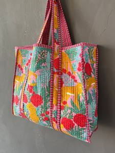 Bolso de viaje Jaipuri estilo bohemio para mujer estampado de bloques de mano algodón indio Kantha acolchado diseño de doble ASA - Product Image 3