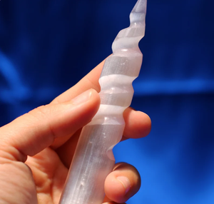 Baguette de sélénite naturelle artisanale en forme de spirale, pointe simple, pour la guérison par le Reiki, spirale de sélénite orgone, environ 4 pouces - Product Image 2