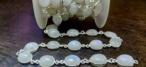 Cadena de conector de bisel liso con forma ovalada de piedra lunar arcoíris blanca Natural 11x13mm chapado en oro negro plata rosa - Product Image 2