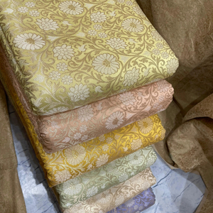 Tissu de brocart de qualité supérieure Textile tissé de haute qualité pour les vêtements, la décoration intérieure et les conceptions personnalisables de tapisserie d'ameublement, couleurs 100% - Product Image 1