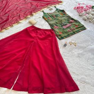 VASTRA COTTAGE Lehenga Choli de Georgette Pura con Blusa con Borde de Encaje y Dupatta Bordada, Ropa Étnica de Diseño para Mujer - Product Image 5