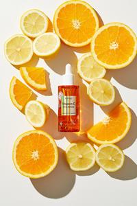 Le sérum à la vitamine C de la marque cosmétique coréenne n°1 SOQU, améliore le teint, apporte des nutriments et hydrate votre peau. - Product Image 4