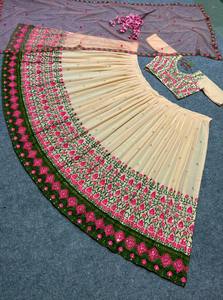 เสื้อผ้าอินเดียปากีสถานคุณภาพระดับพรีเมียม สตรี Lehnga Choli เย็บเต็ม มีจําหน่ายในราคาขายส่งจากอินเดีย - Product Image 5