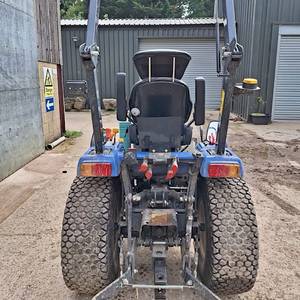 Tracteur compact ISEKI TM3267H 25HP 4 roues motrices, moteur diesel 3 cylindres 1,5L, transmission HST 3 vitesses, capacité de levage 600 kg, tracteur agricole - Product Image 6