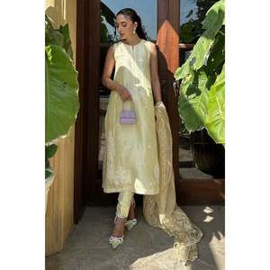 Blusa sin Cuello Satin Sorbet Elegance para Primavera Verano - Product Image 1