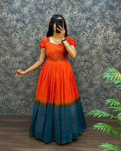 Robe maxi évasée pour femmes en coton premium Unity Luxure, teinte dégradée, avec broderie à la main et manches bouffantes - Product Image 1