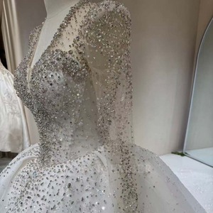 DW0198 Impresionante Vestido de Novia Moderno con Cuello en V, Manga Larga, Cola de Capilla, Encaje, Flores de Cristal, para Mujer - Product Image 5