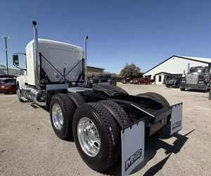 Best!! Wholesale Price 2018 Mackk Pinnacle CHU613 Sleeper Semi <b>Truck</b> - 50" Flat Top Sleeper, 505HP Export Ready - Product Image 3