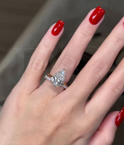 Anillo de Compromiso con Diamante Moissanite de Corte Pera de 3 Quilates, Conjunto Étnico de Oro Amarillo y Plata de Ley 925 con Engaste de Garras, Anillo de Boda IGI - Product Image 4