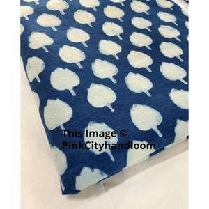 Tela de algodón Dabu azul índigo hecha a mano a medida para mujeres que hacen un vestido elegante Tela con estampado de bloque azul índigo - Product Image 1