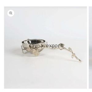 Quemador de incienso de madera directo de fábrica con soporte de Bakhoor árabe chapado en oro con diseño de flores para uso en interiores al mejor precio - Product Image 2