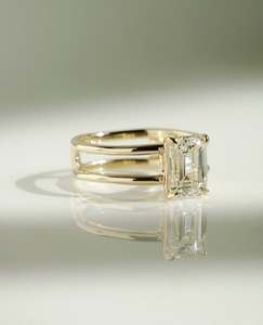 Bague de fiançailles Moissanite taille émeraude 12x8mm | Design solitaire à double bande | OEM de bijoux fins de mariage de mariée en or ou en argent - Product Image 2