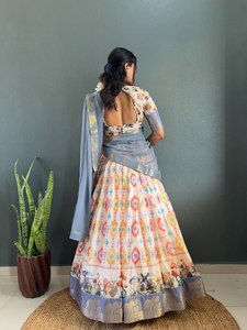 Lancement de la nouvelle collection moderne de lehenga choli de fête avec dupatta en tissu doux en coton et soie Dola, bordure en dentelle fantaisie réversible - Product Image 5