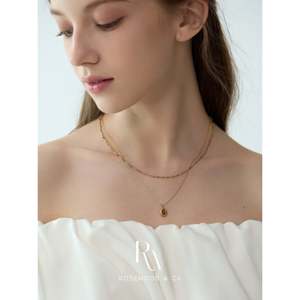 Ciondolo Rubino Rosso Placcato Oro 18K, Collana con Zirconia Ovale Anti-ossidazione, Regalo con Perline Arcobaleno e Motivo a Forma di Auto, Pietra Principale in Perla - Product Image 6