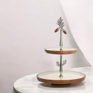 Support à gâteau en bois et métal de qualité luxe avec finition marron et or pour service de dessert de gâteau de fête de restaurant - Product Image 2