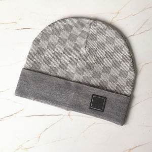Bonnet d'hiver chaud de haute qualité avec logo personnalisé imprimé, motif de tricot, vêtements de rue avec broderie à la main pour les scènes de voyage - Product Image 1