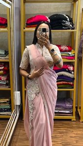 Sari Indio de Georgette de Seda Elegante, Superventas, con Bordado Multicolor y Ribete de Encaje, para Fiestas de Invierno + Blusa Falsa - Product Image 6
