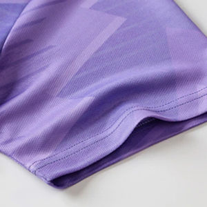 Ensemble d'uniformes de football moderne conçu pour les joueurs actifs, offrant un confort respirant, des coutures durables et un tissu lisse pour une utilisation en match. - Product Image 4