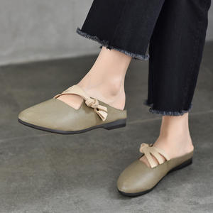 Pantuflas Unisex de Cuero Genuino, Sandalias Cómodas para Interiores y Exteriores, Calzado para Hombre y Mujer - Product Image 1