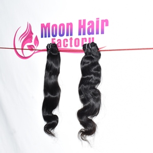 Extensions de cheveux humains 100% fabriquées en Inde, aspect naturel, couleur noire, ondulées, qualité supérieure, fournisseurs de premier choix pour l'exportation. - Product Image 4