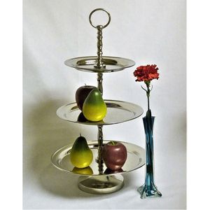 Gifting Edition Présentoir à gâteaux en métal avec pochette en velours Présentoir à gâteaux de marque avec emballage prêt pour les cadeaux - Product Image 2