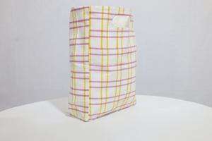 กระเป๋าพิมพ์ลายด้วยมือ แรงบันดาลใจจากประเพณีการพิมพ์แบบดั้งเดิม มอบความสะดวกในการพกพาสำหรับชีวิตประจำวันและการเดินทาง - Product Image 6