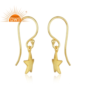 Dernières tendances en argent sterling plaqué or 18 carats, boucles d'oreilles à breloque étoile faites à la main, fabricant de bijoux fins Demi - Product Image 2