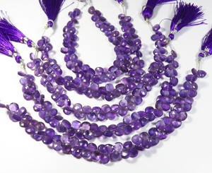 Gemas de amatista púrpura natural brasileña, hebra de 7,5 pulgadas, cuentas de corazón calibradas sueltas facetadas de 7mm, corte facetado - Product Image 1