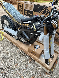 รถมอเตอร์ไซค์ Surron Ultra Bee HP รุ่นปี 2025 สีดำคาร์บอน ของแท้ใหม่เอี่ยม 21 กิโลวัตต์ เทอร์โบ 74 โวลต์/60 แอมป์ชั่วโมง ไมล์ 0 กิโลเมตร - Product Image 2