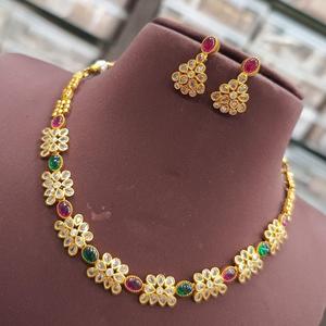 Ensemble collier temple plaqué or de meilleure qualité avec boucles d'oreilles Collection de mariage pour femmes Look simple - Product Image 1