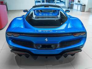 Ferrari 296 GTS 2024, superdeportivo híbrido enchufable con motor central trasero, el más vendido - Product Image 2