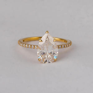 Anillo de Compromiso de Lujo Chapado en Oro de 18 Quilates con Diamante Cultivado en Laboratorio de Corte Pera, Media Eternidad con Diamantes Laterales de Corte Redondo, Regalo Sorpresa - Product Image 1
