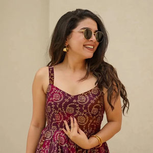 Diseñador DE LA MUJER Heavy Rayon Festival Wear Kurtis Set con trabajo de impresión de cuatro lados para niñas - Product Image 1