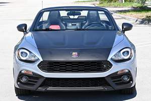 FIAT 124 SPIDER ABARTH 2018 d'occasion, conduite à gauche/droite - Product Image 2